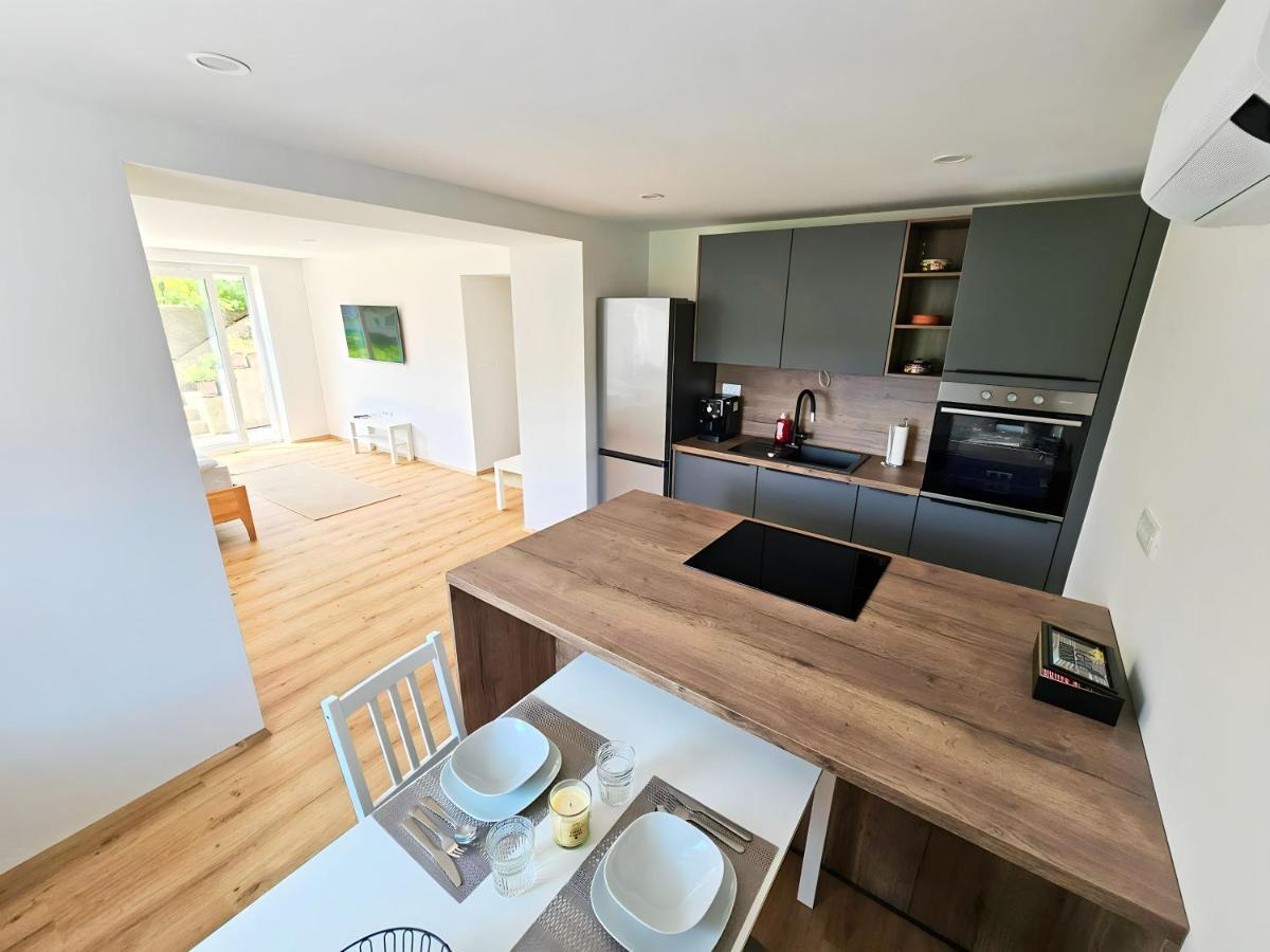 Charming Bella Hideout - Adults Only Apartment เยเซนิตเซ ภายนอก รูปภาพ