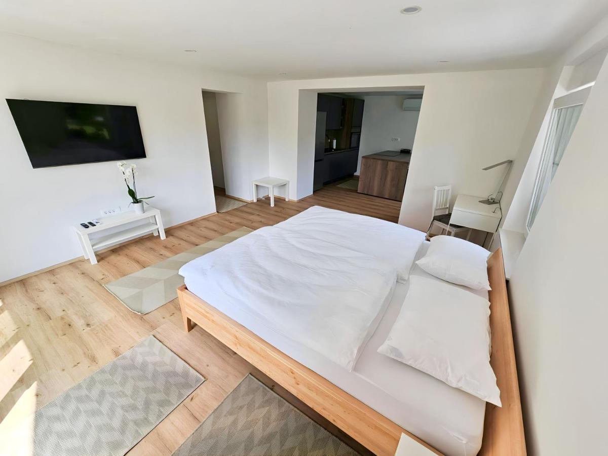 Charming Bella Hideout - Adults Only Apartment เยเซนิตเซ ภายนอก รูปภาพ