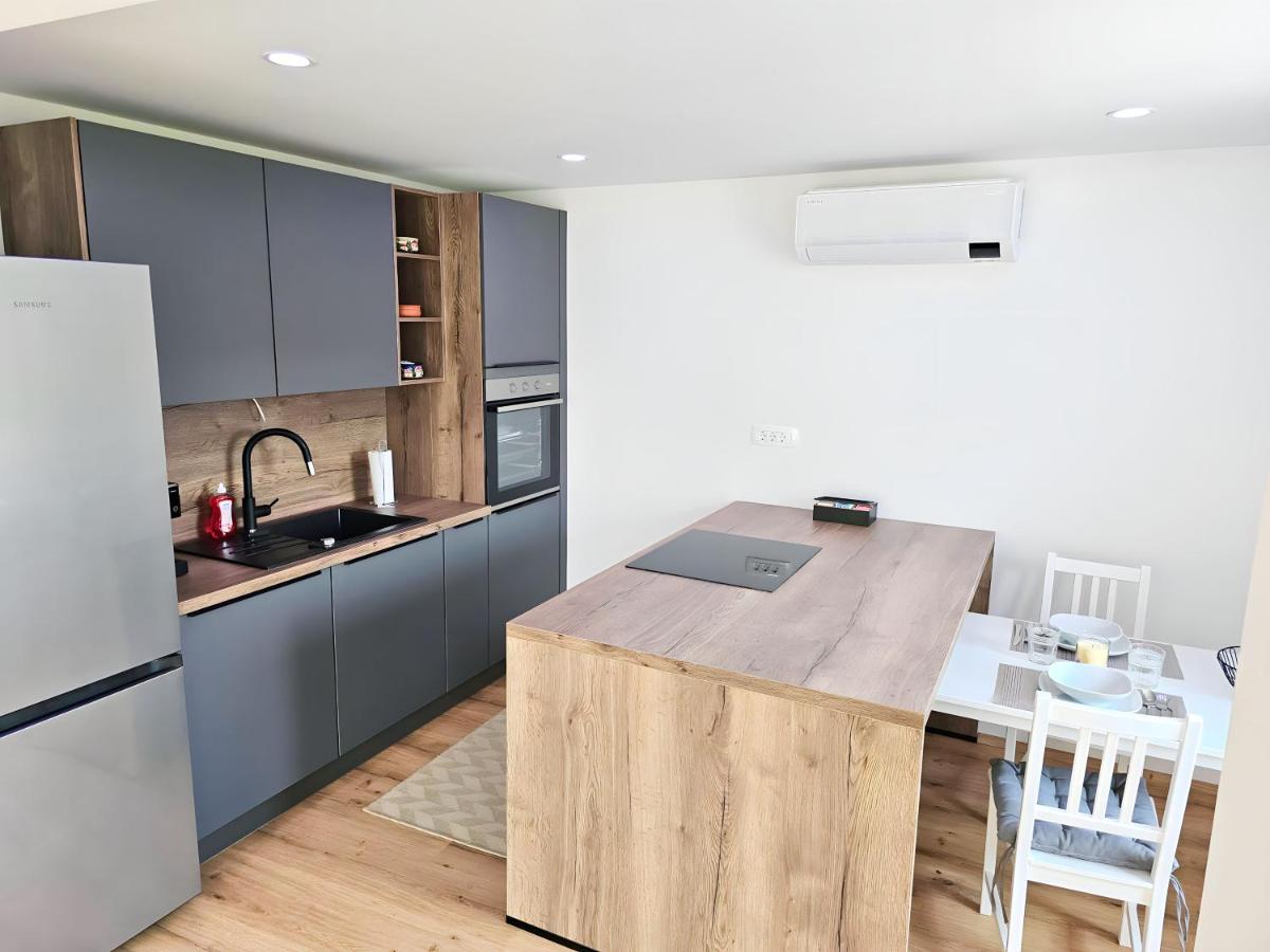 Charming Bella Hideout - Adults Only Apartment เยเซนิตเซ ภายนอก รูปภาพ
